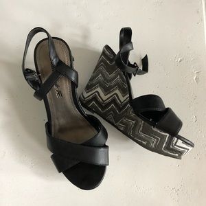 Black tribal print wedges size 5
